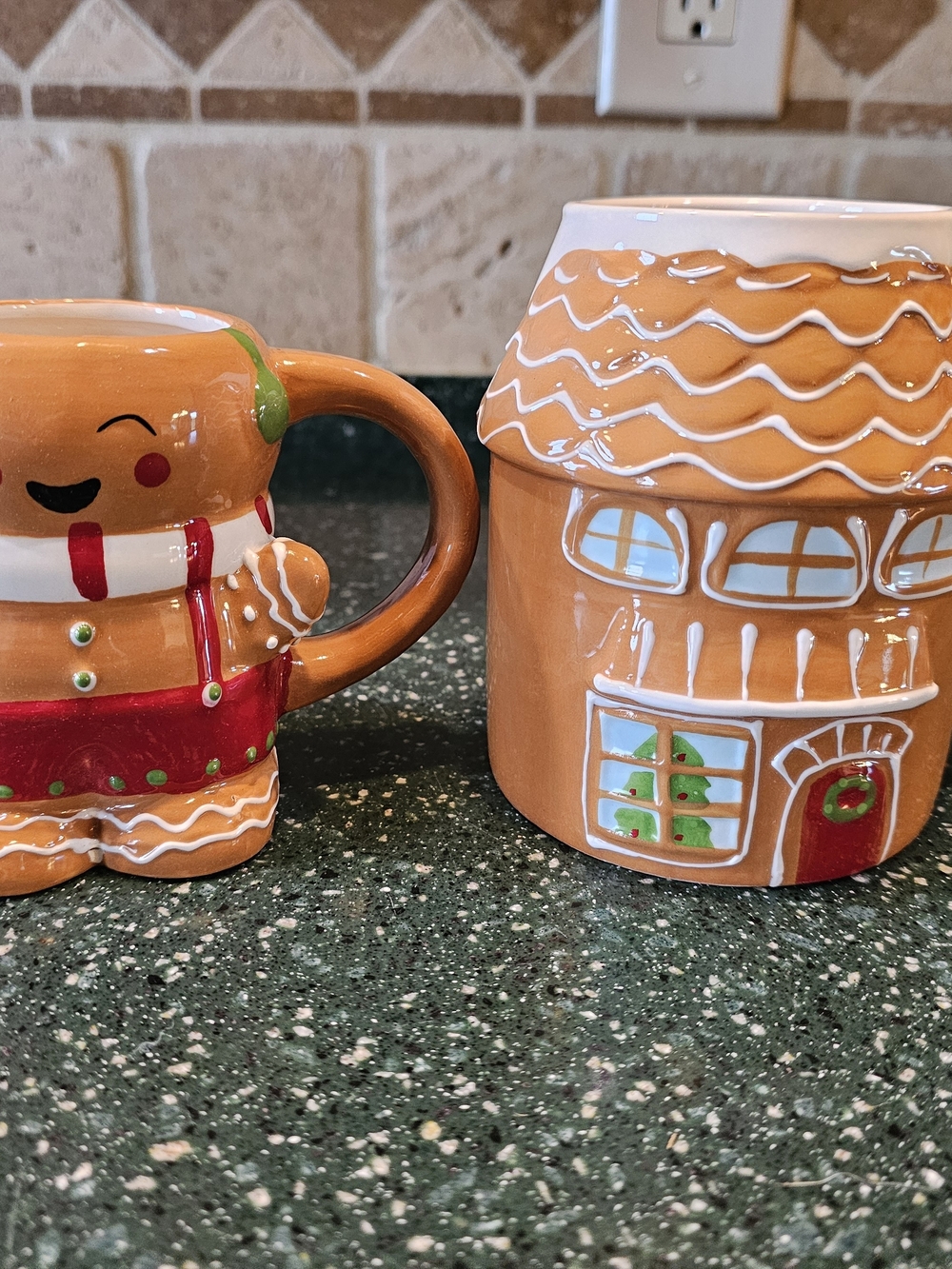 Wondershop Earthenware Mug in Cream and Orange